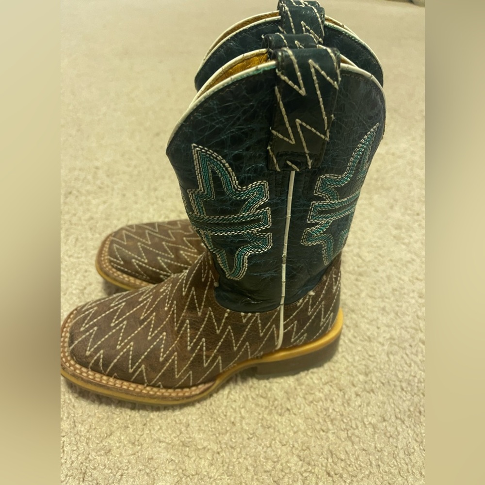 Size 10 kids Tin Haul boots